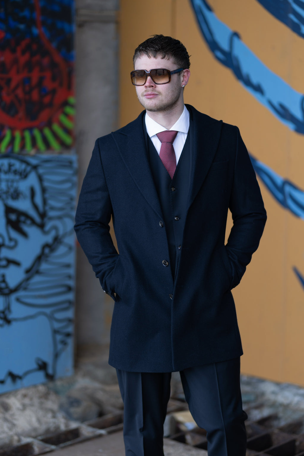 Svartur ullarfrakki